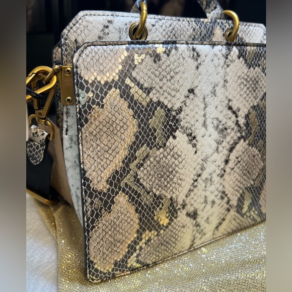 🖤🖤NWT-STEVE MADDEN STUNNING METALLIC BEVELYN SNAKE SATCHEL🖤🖤 - Picture 11 of 14